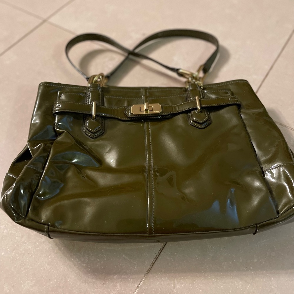 Coach green patent leather hand bag - Picture 2 of 4